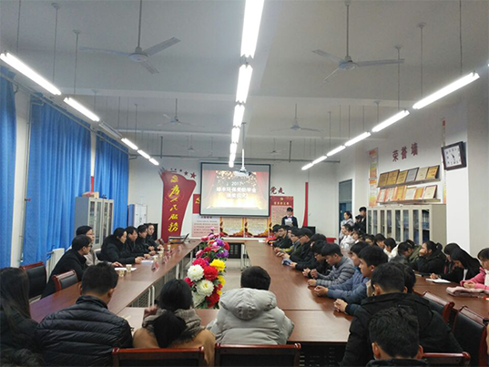 新鄉(xiāng)綠豐環(huán)保第二屆“綠豐環(huán)保獎(jiǎng)助學(xué)金”頒獎(jiǎng)現(xiàn)場